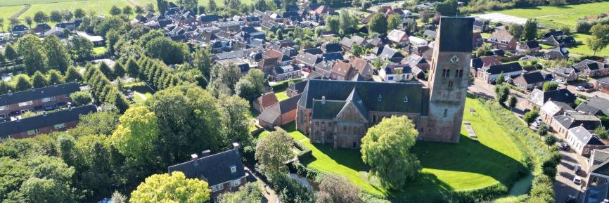 Luchtfoto van een wierde